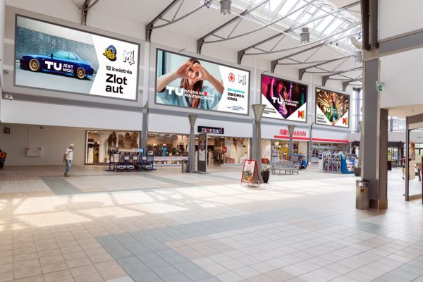 Cztery banery o łącznej powierzchni reklamowej 182,5 m2 i wymiarach 8,5x5m, 11x5m, 8,5x5m, 8,5x5m zlokalizowany przy Fly Park, Sinsay i Monnari.
