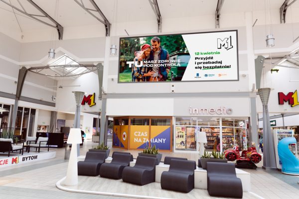 Baner o łącznej powierzchni 55 m2 i wymiarach 11x5m, znajdujący się w pobliżu Auchan, Abra i JYSK.