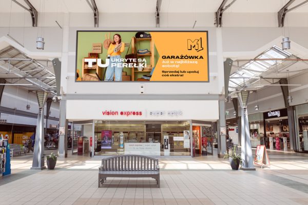 Baner reklamow7 o wymiarach 11x5m i łącznej powierzchni 55 m2 znajdujący się przy Fly Park, Sinsay i Monnari.